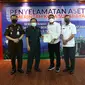 Wali Kota Surabaya Eri Cahyadi menerima penyerahan aset ke Pemkot Surabaya. (Dian Kurniawan/Liputan6.com)