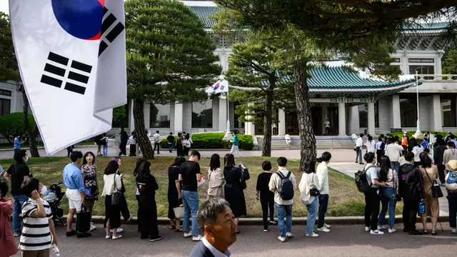 FOTO: Sehari Setelah Dibuka, Kompleks Blue House Ramai Dikunjungi Pengunjung