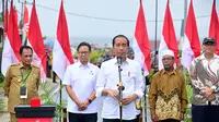 Jokowi meresmikan pembangunan 15 ruas jalan di Provinsi Sulawesi Tengah (Sulteng), Selasa (26/3/2024). Total proyek ini menghabiskan anggaran Rp330 miliar. (Foto: Muchlis Jr - Biro Pers Sekretariat Presiden)