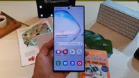 Penampakan bodi depan Samsung Galaxy Note 10 Plus. (Liputan6.com/ Andina Librianty)