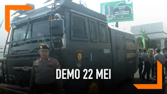 Ribuan petugas kepolisian berjaga di sekitar lingungan kota Bekasi. Alasannya karena takut terkena imbas kericuhan demo 22 Mei di Jakarta.