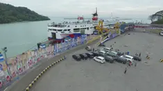 Selasa(14/05/15)atau tiga hari mendekati lebaran belum ada penumpukan kendaraan di dermaga Pelabuhan Merak,Banten