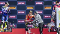 Pembalap Aruba.it Racing Ducati, Alvaro Bautista, berhasil merebut kemenangan dalam balapan kedua (Race 2) WorldSBK Portugal di Sirkuit Algarve, Portimao, pada Minggu (9/10/2022). (Vincent Jannink/ANP/AFP)