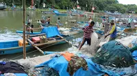 Nelayan Pantai Santolo Tidak Melaut Akibat Cuaca Ekstrem (Liputan6.com/Jayadi Supriadin)