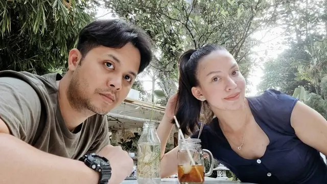 Hamil Anak Pertama, Ini 6 Potret Mesra Karina Nadila dan Suami