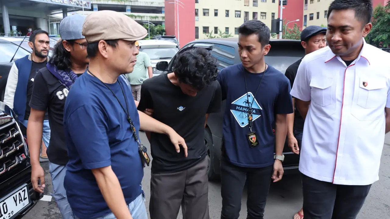 Pelaku pembunuhan Anak dan Ibu di Tambora, Jakarta Barat berhasil ditangkap.