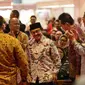 Presiden RI Ke-3 BJ Habibie bersiap memberikan sambutan dalam acara Habibie Festival 2017 di Jakarta, Senin (7/8). Festival mengambil tema "Technolog Inovation for People". (Liputan6.com/Faizal Fanani)