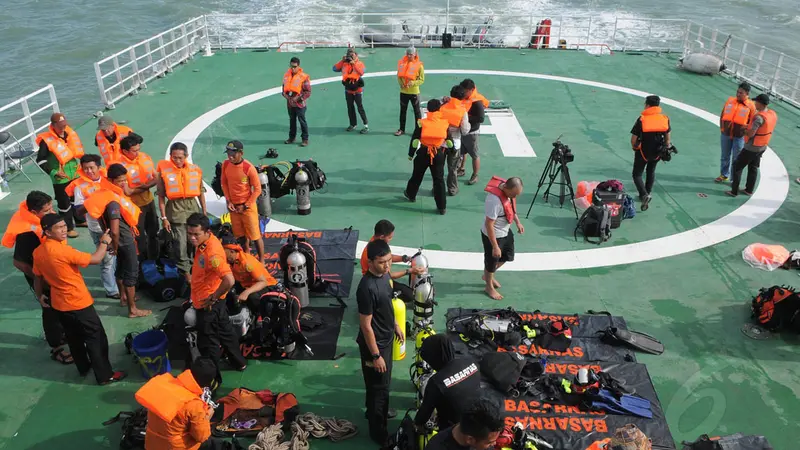 Kesiapan Tim Penyelam Saat Pencarian Korban AirAsia QZ8501