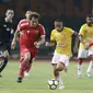 Gelandang Selangor FA, Evan Dimas, menggiring bola saat melawan Persija Jakarta pada laga persahabatan di Stadion Patriot, Jawa Barat, Kamis (6/9/2018). Persija kalah 1-2 dari Selangor FA. (Bola.com/M Iqbal Ichsan)