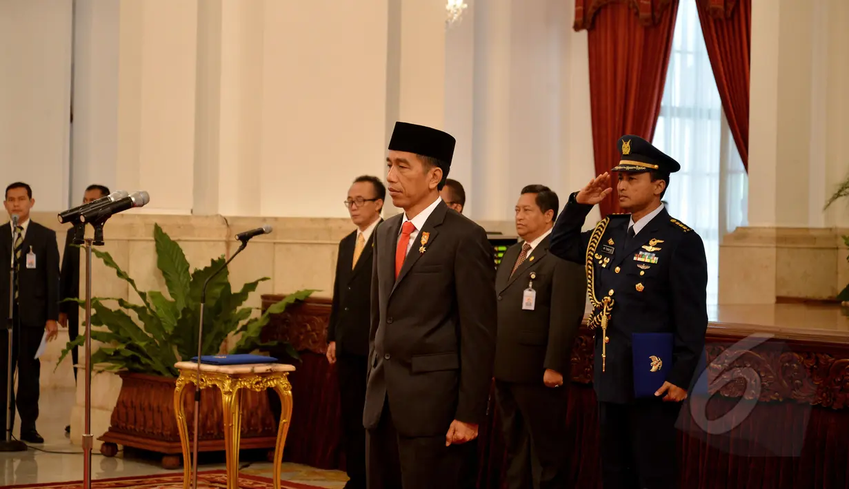 Presiden Joko Widodo (Jokowi) saat melantik Kepala Badan Pengawasan Keuangan dan Pembangunan (BPKP) serta Anggota Konsil Kedokteran Indonesia masa jabatan 2014-2019, di Istana Negara, Jakarta, Jumat (13/3/2015). (Liputan6.com/Faizal Fanani)