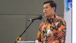 Direktur Utama BPJAMSOSTEK Anggoro Eko Cahyo memberi sambutan pada penandatanganan SMAP di Plaza BPJAMSOSTEK, Jakarta (13/12/2021). SMAP dengan standar ISO 37001 akan membangun budaya anti korupsi di lingkungan BPJAMSOSTEK. (Liputan6.com/Fery Pradolo)