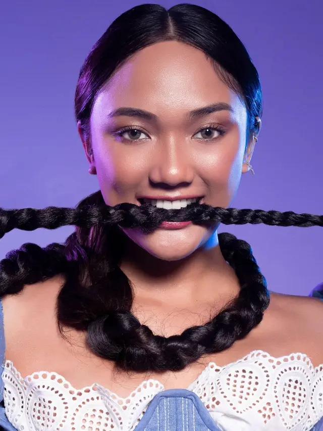 Gaya Pemotretan Marion Jola Dengan Rambut Kepang, Curi Perhatian. (Sumber: Instagram/winstongomez)