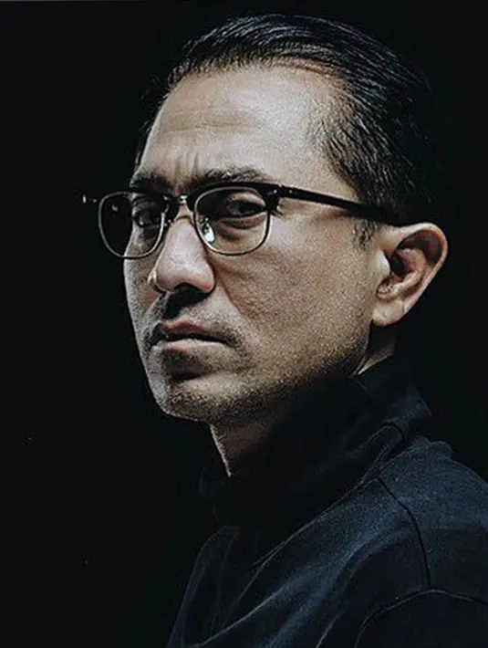 Di sisi lain, Lukman Sardi juga ingin menjadi ayah yang bersikap tegas. Tidak ditakuti anak-anaknya, melainkan dihargai dan didengar nasihat yang diberikannya. (Instagram/lukmansrd)