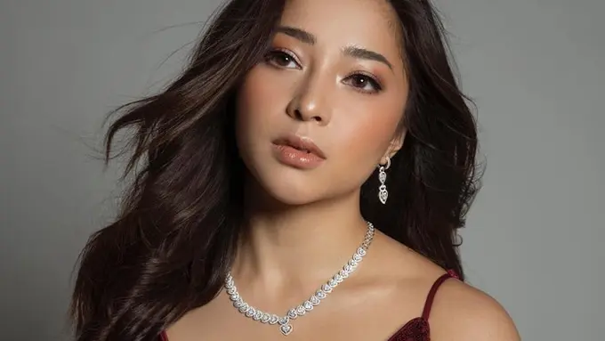 Luncurkan Brand Perhiasan, Ini 6 Potret Glamor Nikita Willy
