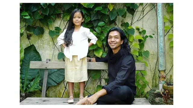 Jarang Tersorot, Ini 7 Potret Kebersamaan Dimas Djay dengan Sang Putri