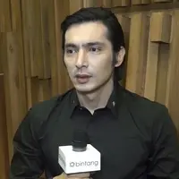 Abimana Aryasatya sangat mencintai karya ketimbang popularitas. Bahkan ia tidak peduli dengan apapun yang terjadi nantinya dengan persaingan industri film internasional. Menurutnya, sampai kapanpun ia akan selalu membuat film