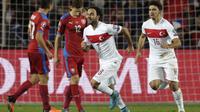 BUKA ASA - Timnas Turki membuka asa lolos ke putaran final Piala Eropa 2016 usai mengalahkan Republik Ceska 2-0. ( REUTERS/David W Cerny)