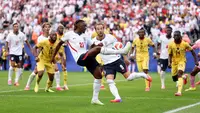 Eberechi Eze #21 dari Inggris mengontrol bola selama pertandingan Grup L Piala Dunia 2026 antara Inggris dan Ghana di Stadion Boston pada 24 Juni 2026 di Foxborough, Massachusetts. (Justin Setterfield/Getty Images melalui AFP)