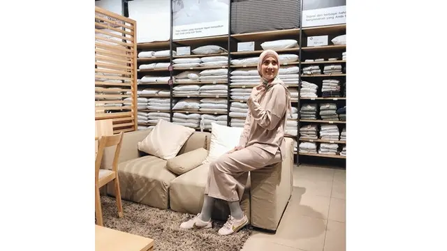 7 Potret Fanny Fabriana Dalam Balutan Hijab, Makin Cantik