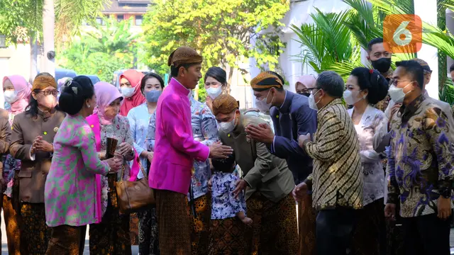[Fimela] Siraman Kaesang, Jokowi pasang bleketepe