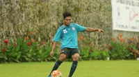 Kehadiran Andrianto di lini depan Arema FC membuat pelatih Aji Santoso memiliki banyak pilihan untuk Liga 1 2017. (Bola.com/Iwan Setiawan)