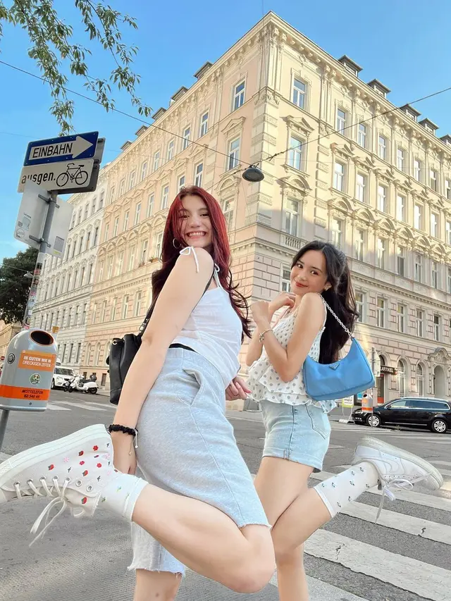 Beby Tsabina dan Cassandra Lee Liburan di Vienna