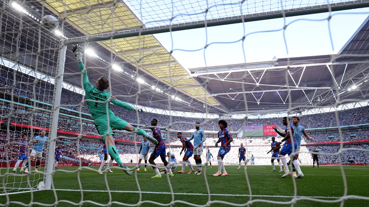 Foto: Dean Henderson Sang Pahlawan Kemenangan Crystal Palace di Final Piala FA