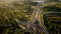 Area sirkuit ini dibangun di daerah wisata. Para pembalap dan penonton akan disuguhkan oleh pemandangan indah laut dan bukit yang mengelilingi bagian sirkuit.