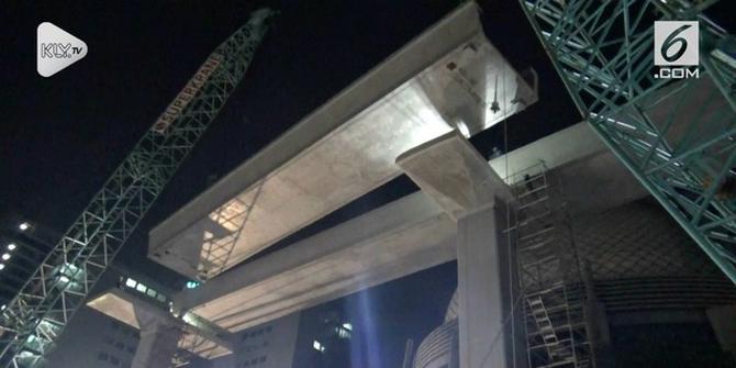 VIDEO: Pemasangan U-Shape Girder LRT di Pancoran