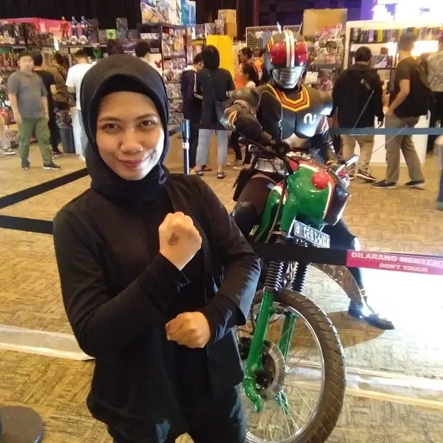 6 Potret Winda Utami, Juru Bahasa Isyarat Viral Ikut Joget Lagu 'Ojo Dibandingke'