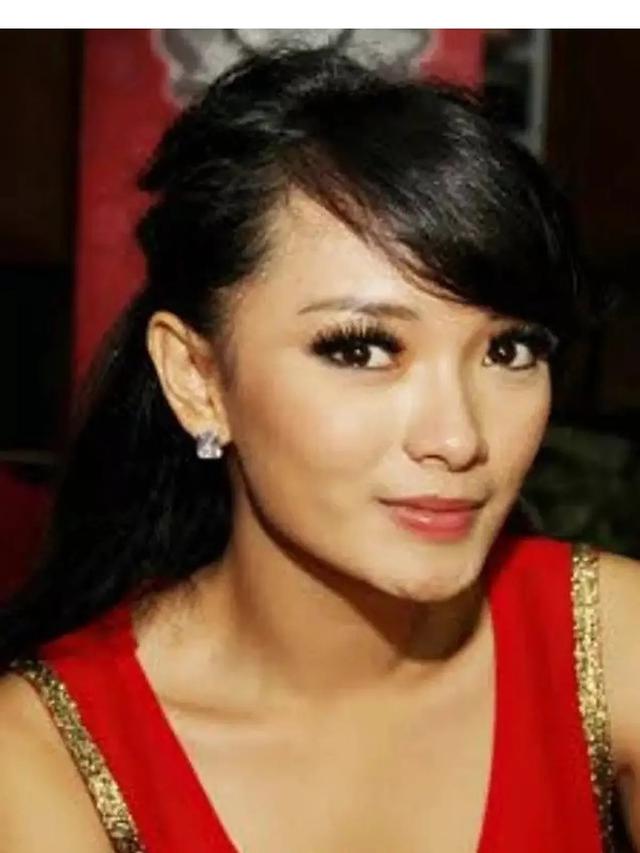 6 Foto Jadul Zaskia Gotik Saat Remaja, Gadis Polos Anak Tukang Ojek