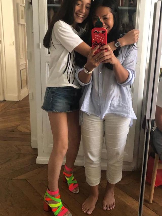 Anggun bersama anaknya (Foto: Instagram/@anggun_cipta)