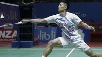 Aksi Chou Tien Chen pebulutangkis asal Taiwan yang menjadi unggulan keempat pada Indonesia Open 2019 di Istora Senayan, Jakarta, Kamis (18/7/2019). (Bola.com/Peksi Cahyo)