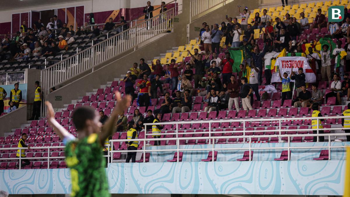 Piala Dunia U-17 2023: Bestie Banget, Pemain dan Suporter Mali Bentangkan Spanduk Terima Kasih Surakarta dan Indonesia