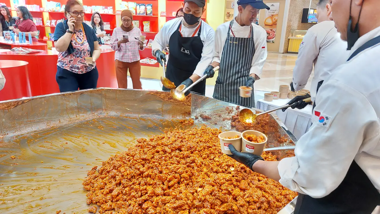 Ada Dakgangjeong Porsi Raksasa di Gandaria City Mall, Gratis Buat Pengunjung Sambil Rayakan Korean Fair