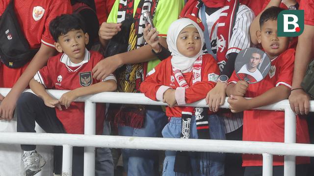 Foto: Dukung Timnas Indonesia Sejak Dini, Ini Potret Suporter Cilik Saat Skuad Garuda Melawan Jepang