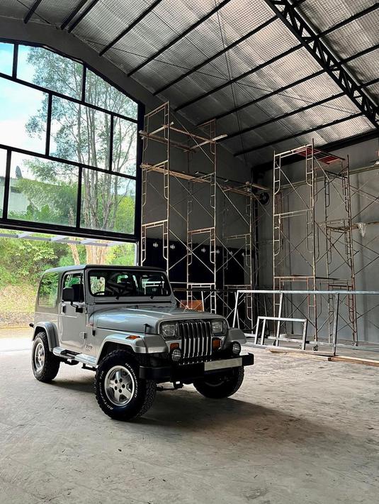 Jeep Wrangler (YJ). (Source: Instagram/@ariefmuhammad)