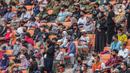 Sejumlah pemain berlatih sebelum laga International Youth Championship (IYC) 2021 di Jakarta International Stadium (JIS), Jakarta, Rabu (13/4/2022). Ajang sepak bola International Youth Championship 2021 (IYC 2021) akan digelar di Stadion JIS pada 13,15,17, dan 19 April. (Liputan6.com/Faizal Fanani)