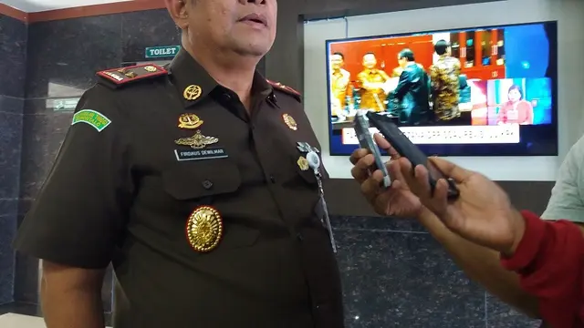 Kajati Sulsel, Firdaus Dewilmar mengintruksikan penyidik segera menuntaskan kasus dugaan suap DAK di Bulukumba maupun di Kabupaten Enrekang (Liputan6.com/ Eka Hakim)