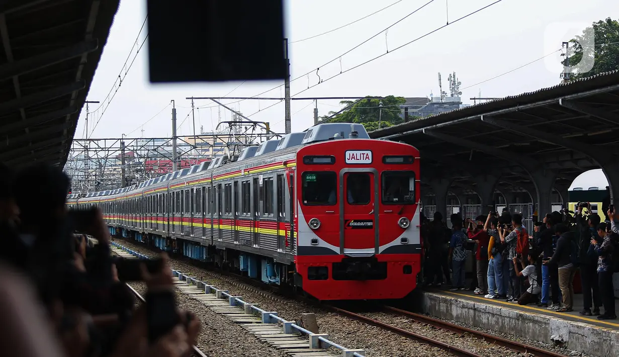 Untuk diketahui, corak (livery) JALITA akronim dari “jalan-jalan lintas Jakarta" merupakan rangkaian KRL seri Tokyu 8500. (Liputan6.com/Angga Yuniar)