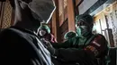 Petugas menyuntikkan vaksin COVID-19 kepada warga saat pelaksanaan vaksinasi di Jakarta Islamic Center, Koja, Jakarta Utara, Selasa (7/9/2021). Situs covid-19.go.id mencatat, vaksinasi COVID-19 di Indonesia mencapai 32,1 persen dari total jumlah sasaran 208 juta jiwa. (merdeka.com/Iqbal S. Nugroho)