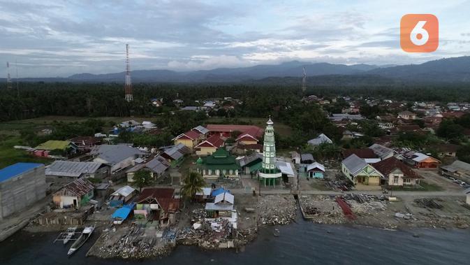 Gambar udara pesisir Desa Wani II Donggala pada tahun 2019, beberapa bulan pascagempa dan Tsunami tahun 2018. (Foto: Liputan6.com/ Heri Susanto).
