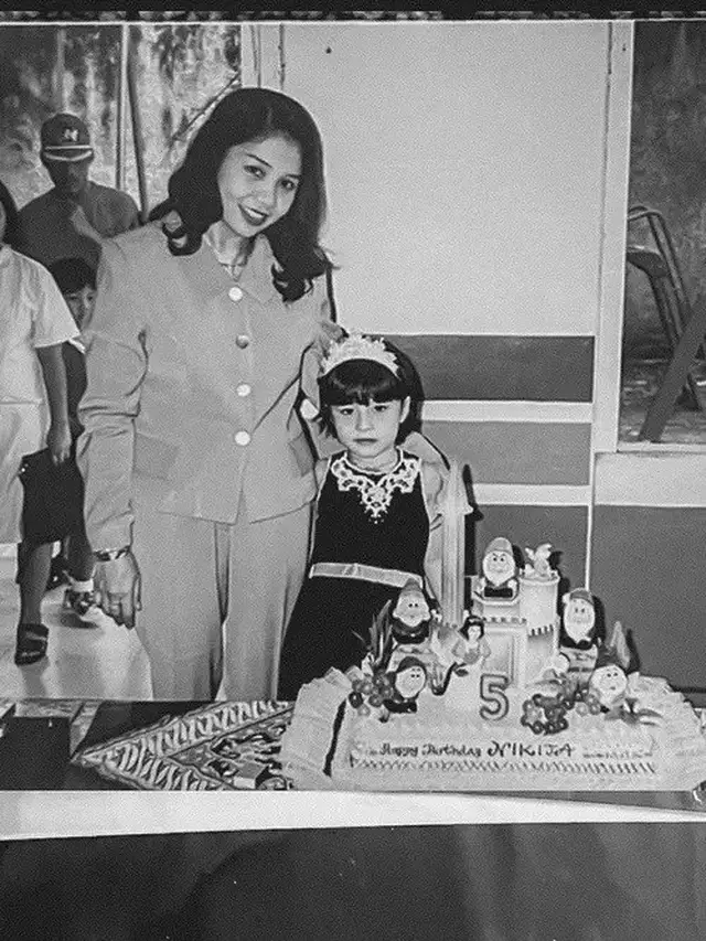 Foto Masa Kecil 6 Seleb Cewek Bersama Ibunda, Penuh Kenangan