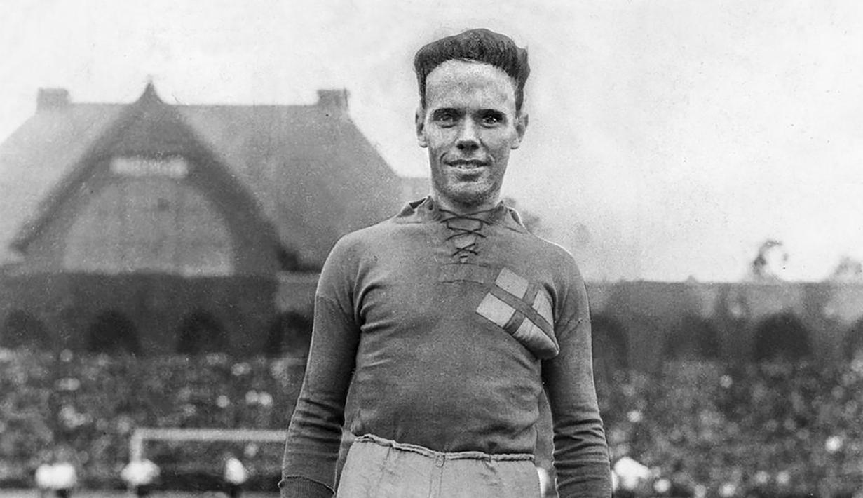 Sven Rydell. Striker Timnas Swedia yang wafat pada 1975 ini mengoleksi 9 hattrick dari total 49 gol dalam 43 laga internasional. Hattrick terakhirnya dibuat saat ia mencetak 3 gol ke gawang Finlandia pada laga persahabatan, 16 Mei 1932 yang berkesudahan 7-1. (sv.wikipedia.org)