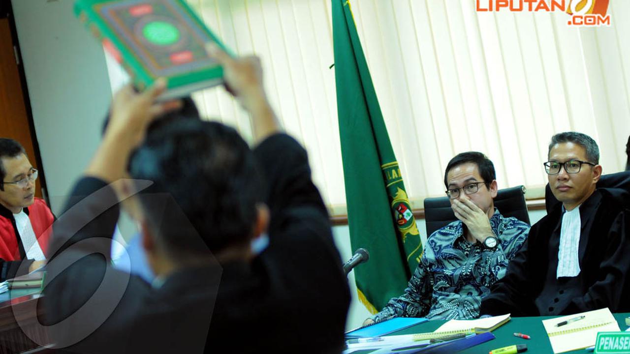 [FOTO] Beginilah Cara Wawan 'Sogok' Akil