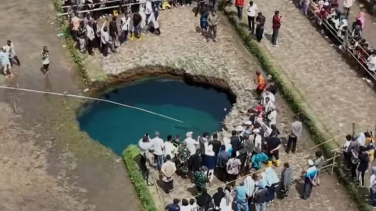 Warga Ramai Ambil Air dari Sinkhole di Limapuluh Kota, Ahli Kesehatan Lingkungan Ingatkan Risiko yang Mengintai