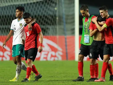 Momen rendah hati kembali ditunjukkan pemain Timnas Indonesia U-17 usai laga melawan Palestina U-17 dalam pertandingan Grup B Kualifikasi Piala Asia U-17 2023. (Bola.com/M Iqbal Ichsan)