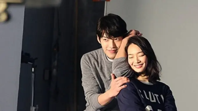Kim Woo Bin Akui Jatuh Cinta dengan Shin Min Ah