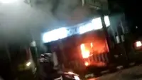 Pos Lantas Alauddin Makassar di bakar OTK (Liputan6.com/Istimewa)