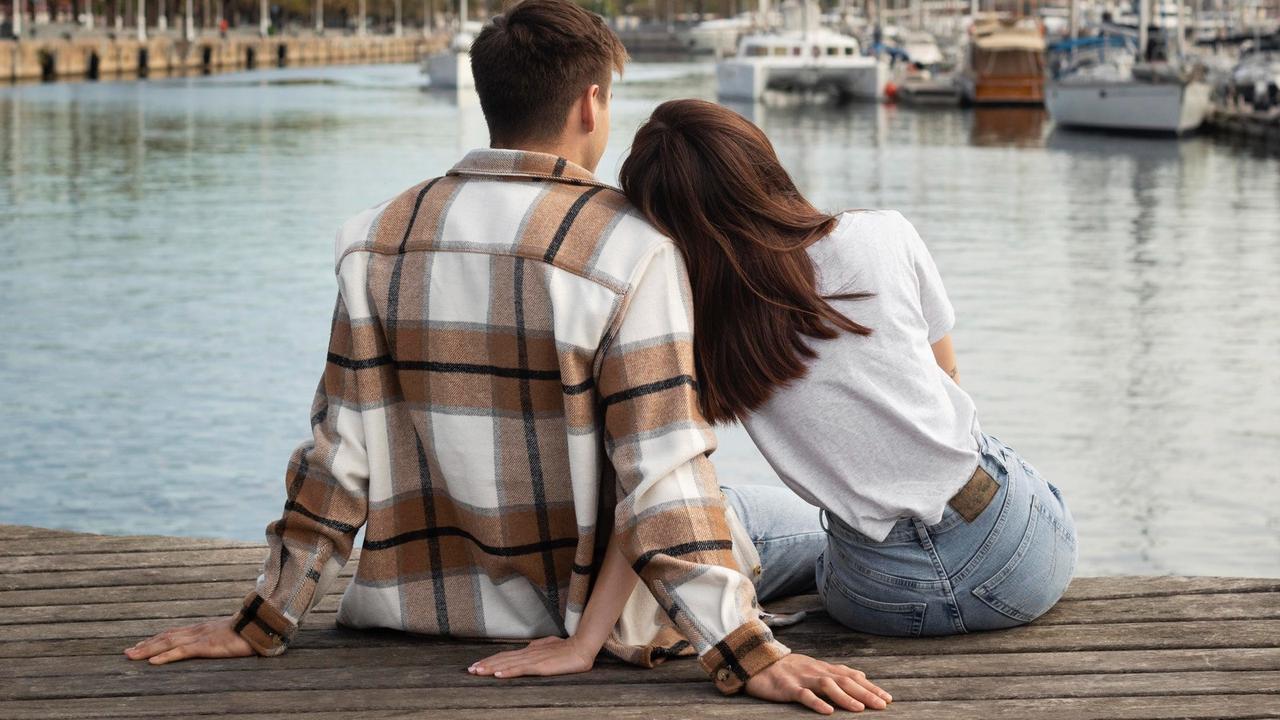 Ilustrasi pasangan cinta, romantis